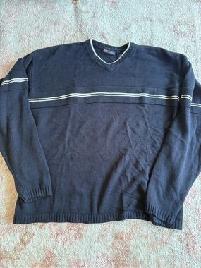 Faded Glory men’s navy blue v-neck sweater